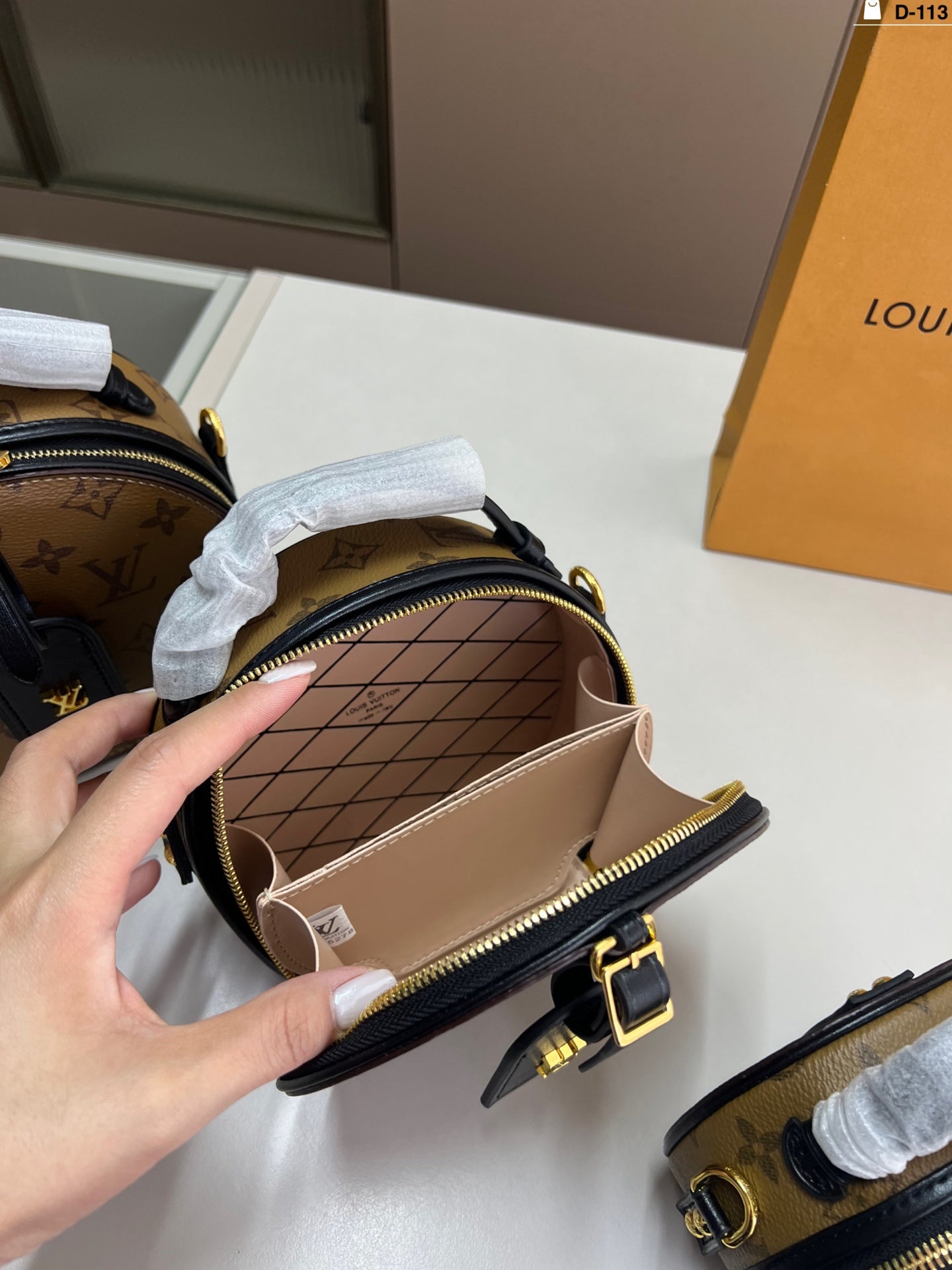 Lv Round Bag With A Rounded Top