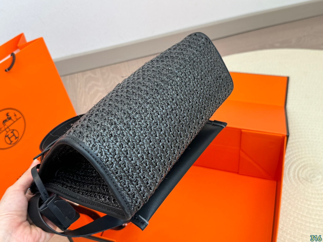 Hermès woven handbag