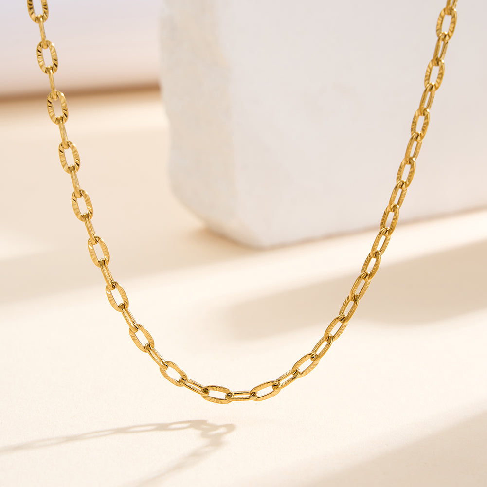 Textured Diamond-Cut Paperclip Chain Necklace in Sleek Silver
