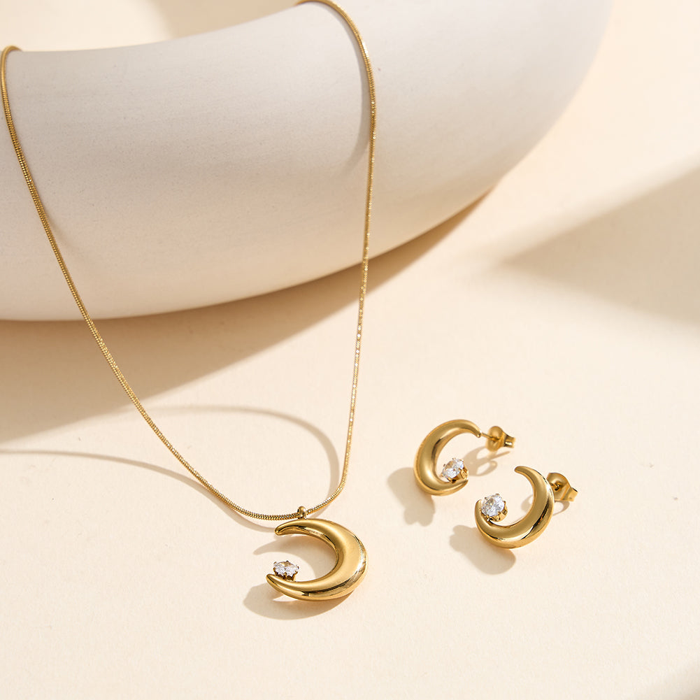 Aura Celestial // Sculptural Crescent Moon CZ Pendant Necklace