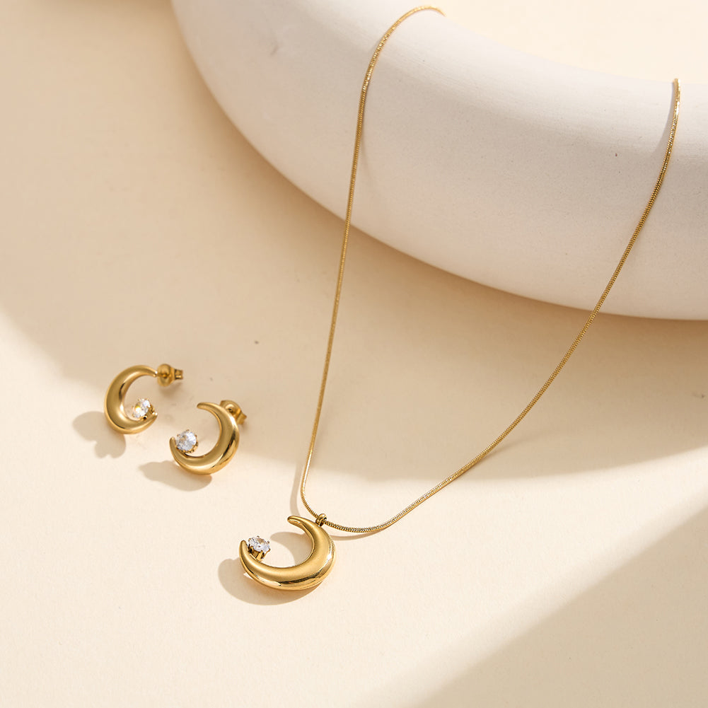 Aura Celestial // Sculptural Crescent Moon CZ Pendant Necklace